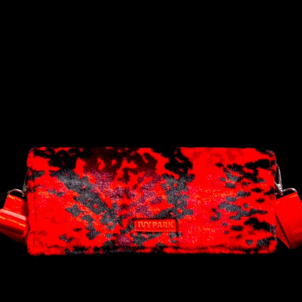 IVY PARK CLUTCH